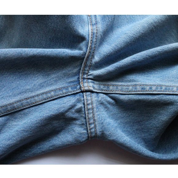 Levi's Mom Jean 27" / Size 29 / Sneak Peek Light Blue High Rise Relaxed Leg - Picture 11 of 12